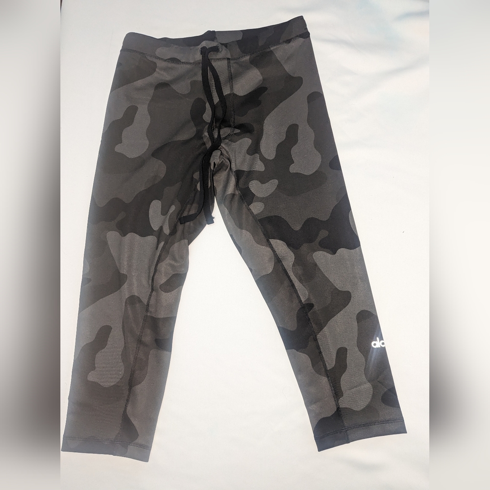 Alo Yoga Capri Womens M Gray Camo Drawstring Perform' Stretch Leggings BNWOT